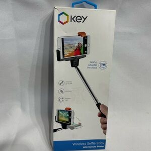 KEY Wireless Selfie Stick with Remote Shutter Excellent Condition Like New